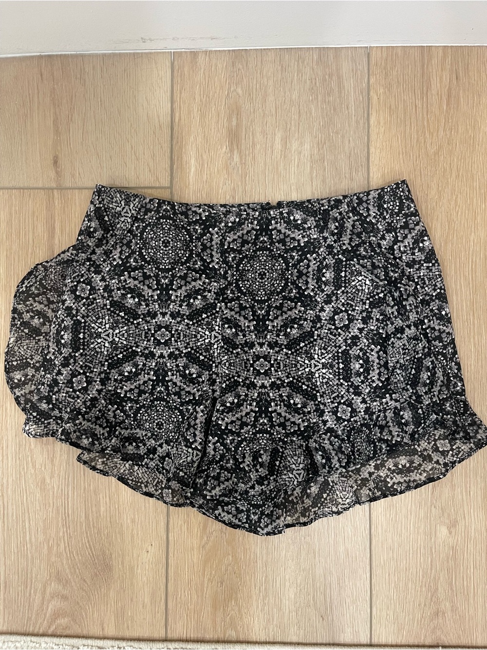 BCBGeneration Black and White Patterned Shorts - Picture 2 of 4